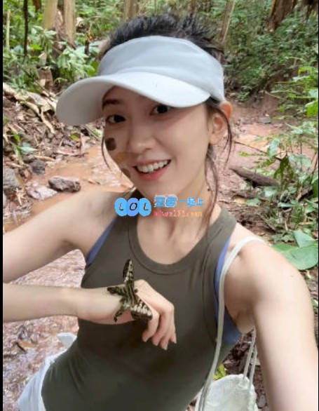 帅气无畏契约主持人V嘉现身热带雨林，尽享大自然的魅力与神秘
