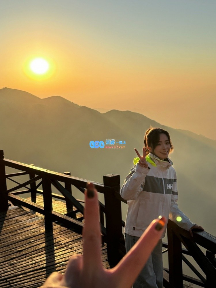 余霜分享与偶然相遇的小伙伴们共登武功山的美好时刻