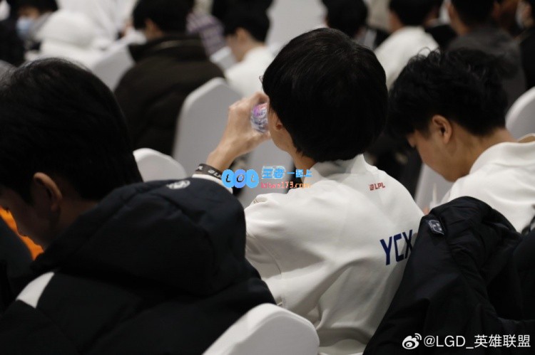 LGD官方分享选手大会精彩返图：大家都在积极认真地参与学习哦