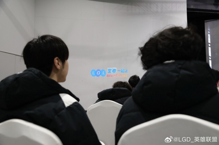 LGD官方分享选手大会精彩返图：大家都在积极认真地参与学习哦