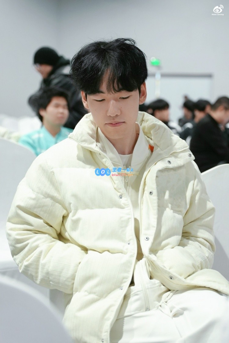 WBG选手返图揭秘：微博哥现场与选手间的温度差异
