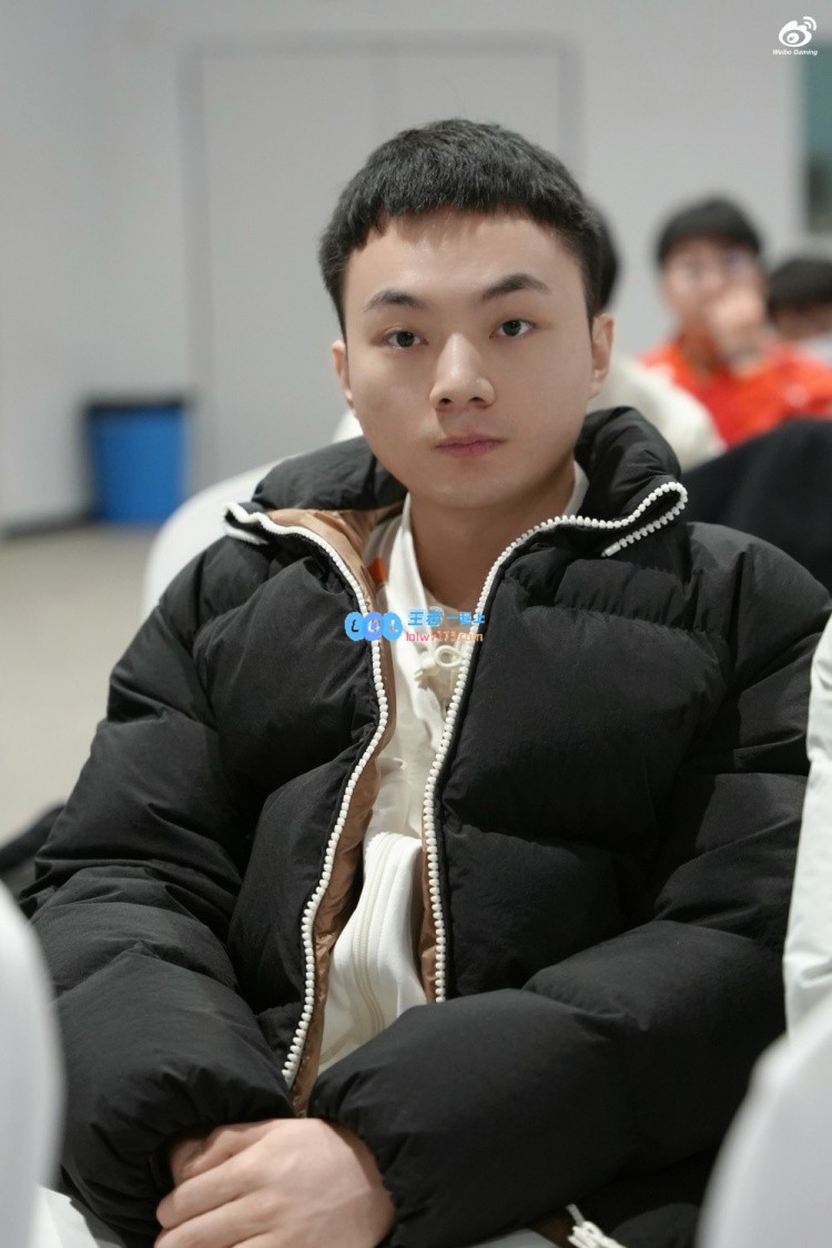 WBG选手返图揭秘：微博哥现场与选手间的温度差异