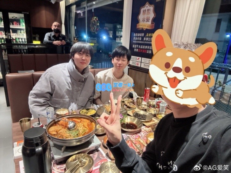 AL经理和团队成员共享美好时光，欢庆元旦佳节，祝大家快乐团圆