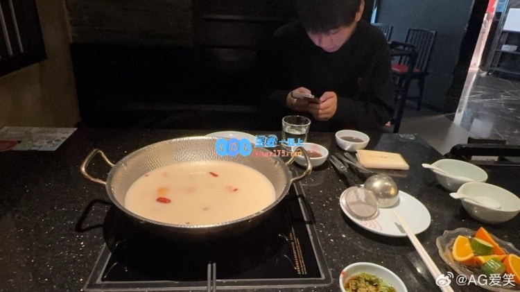 AL经理和团队成员共享美好时光，欢庆元旦佳节，祝大家快乐团圆