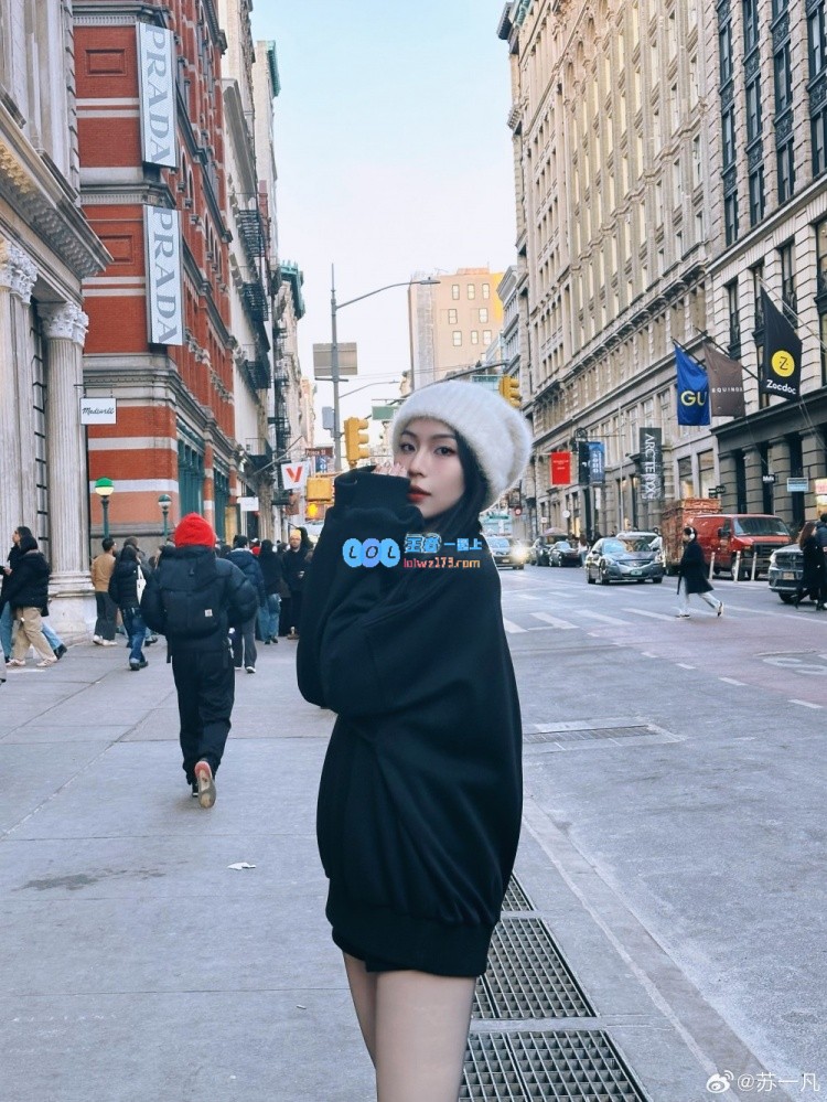 前LPL美女解说苏一凡分享自拍：真是让人无奈！又一次被自己的魅力吸引到了！?