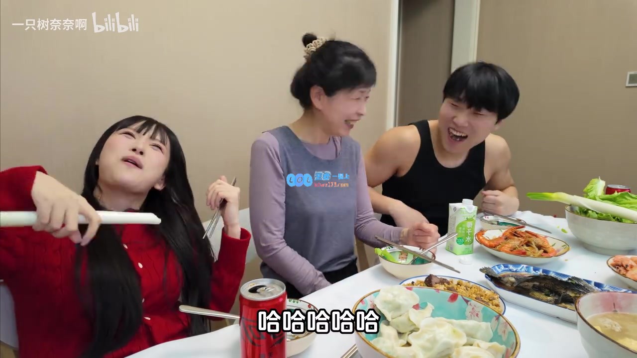 太幸福！树奈奈与小伞一家共度新年：伞妈妈慷慨发放万元红包