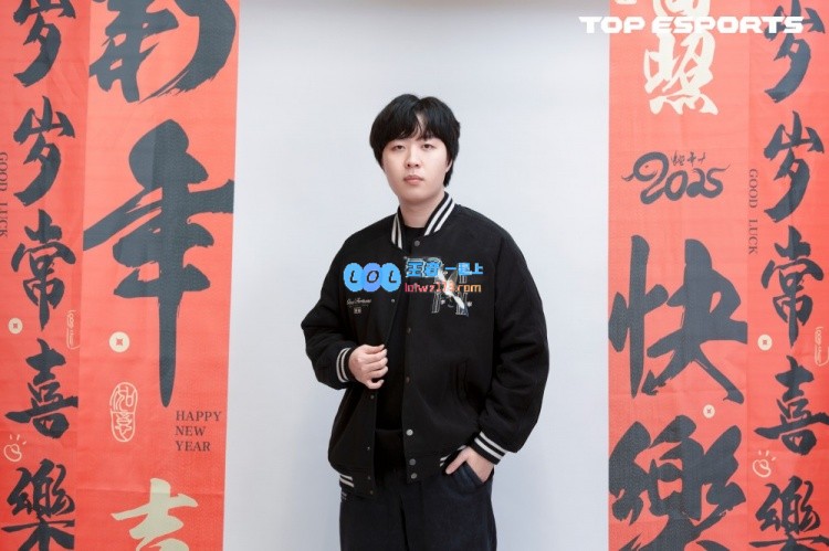 TES选手新春特别版返图发布：祝大家在新的一年里事事顺心，春节快乐~