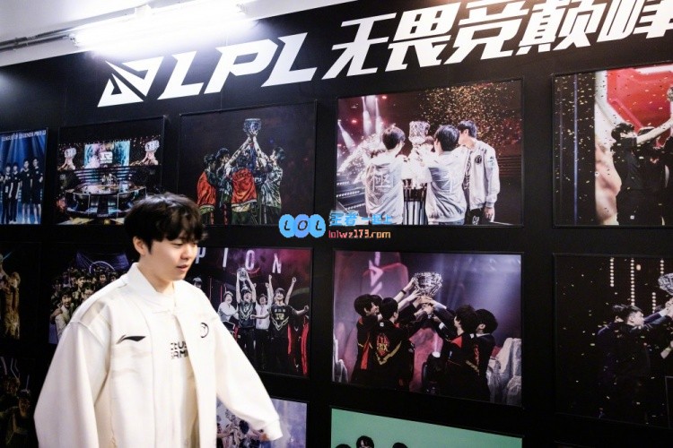 战胜艰难险阻，iG赛后返图展现坚韧信念：无人相助我自坚定向前，直至雪山巅峰！
