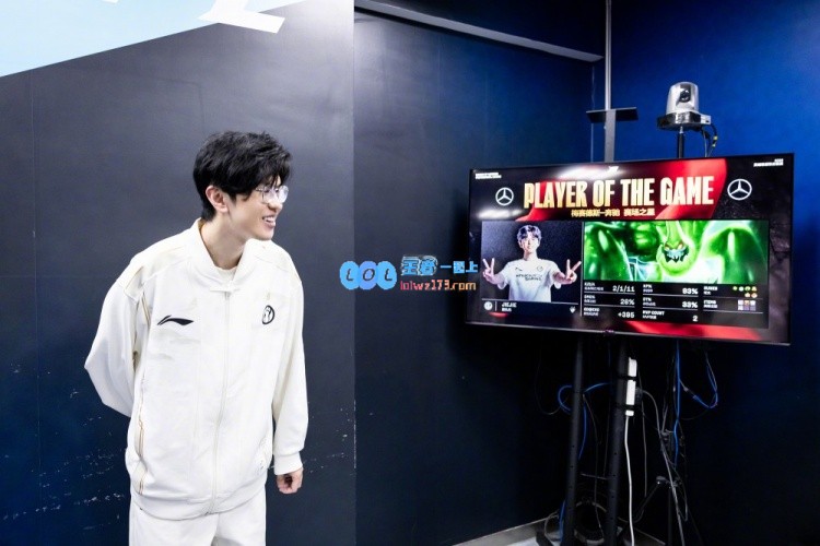 战胜艰难险阻，iG赛后返图展现坚韧信念：无人相助我自坚定向前，直至雪山巅峰！