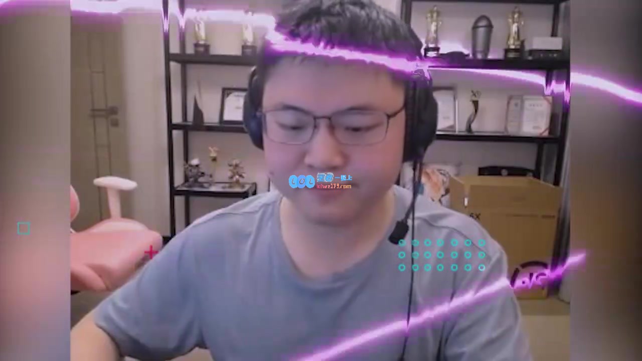 乌兹观看Solo对决Theshy绝境反杀小许：这场比赛简直太精彩了！