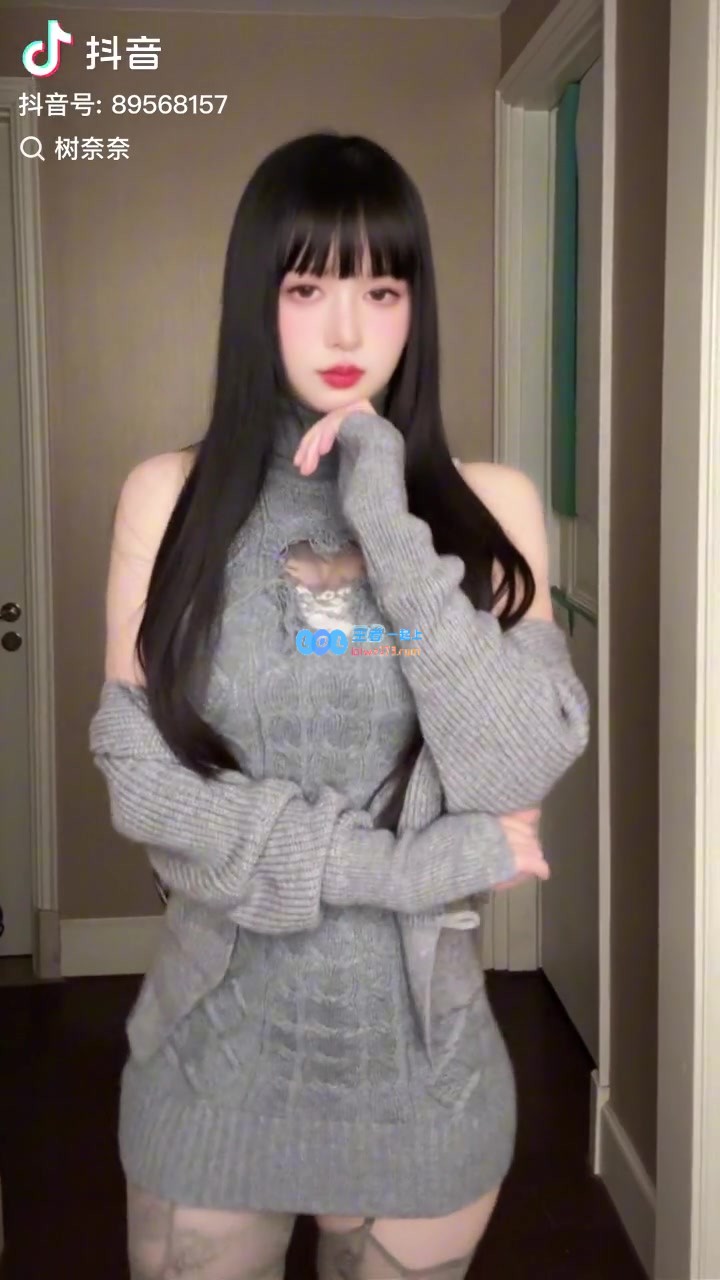 热舞盛宴！树奈奈身穿独特破洞毛衣，展现出性感魅力与个性风采~