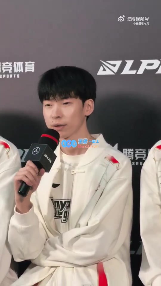 hope直言：接下来的目标就是争取赢得复活甲，期待过一个快乐的新年！