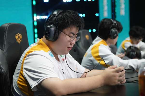 小胖彻底疯狂，道崽一语成谶，盖弟神之BP主导让三追四