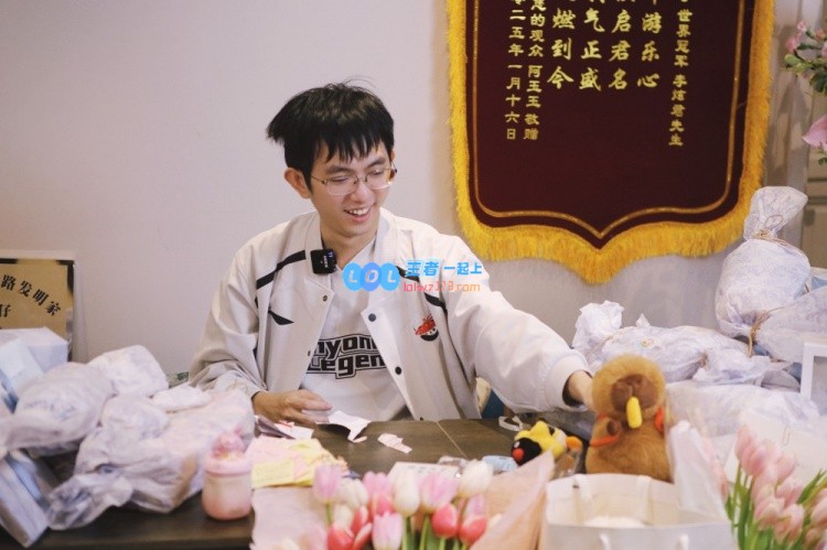 AL开启Flandre礼物开箱体验：衷心感谢大家送来的温暖礼物与美丽的花朵