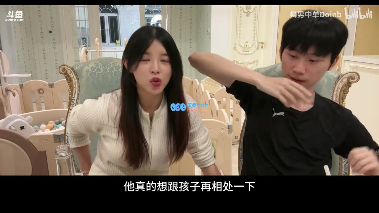 温馨时刻！小幽问小金父亲身在何处小金温柔回应：在我心里一直都在