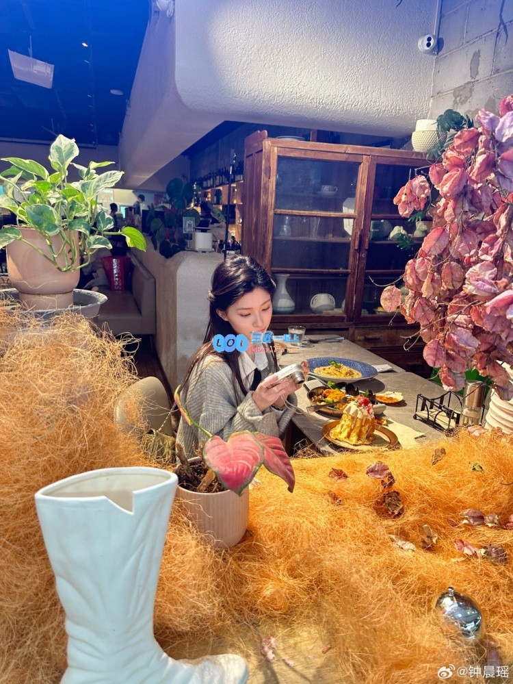 ?活力四射！《完蛋！》郑梓妍化身萌妹晒新照：piupiu～