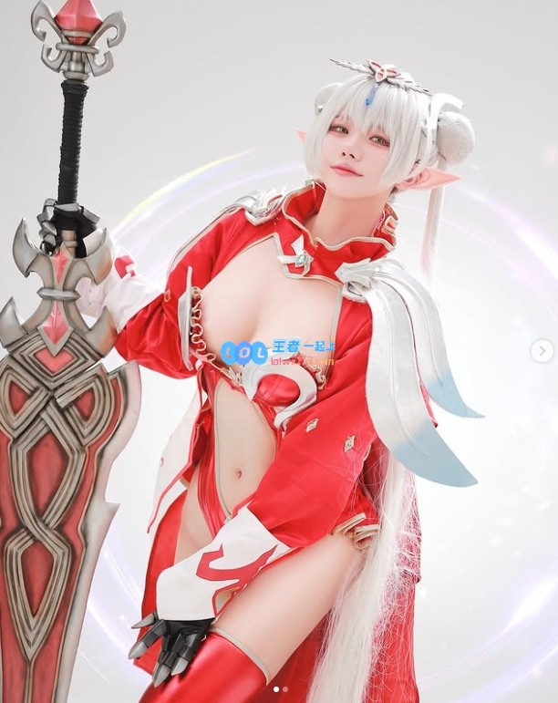 李总为之疯狂点赞！Faker魅力粉丝Cosplay照：视觉冲击力全开！?