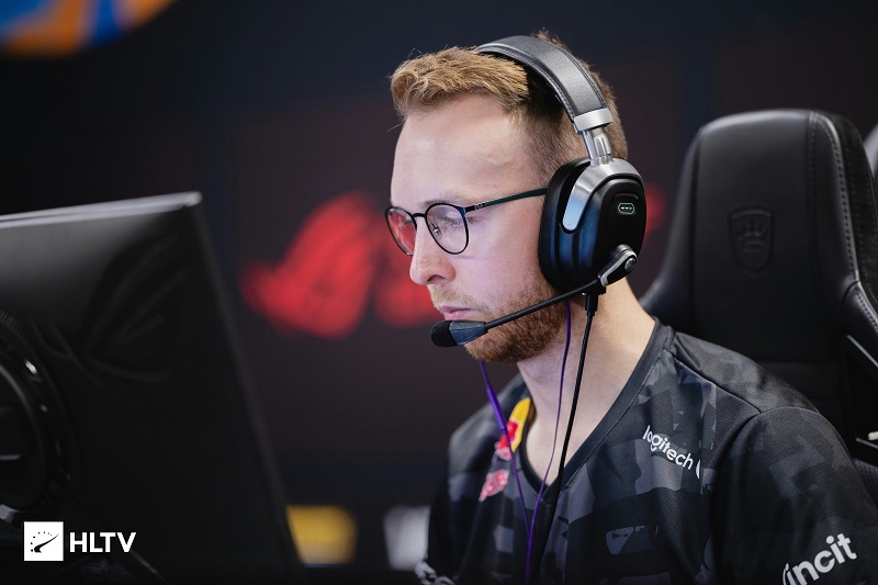gla1ve达成职业生涯2000张地图里程碑