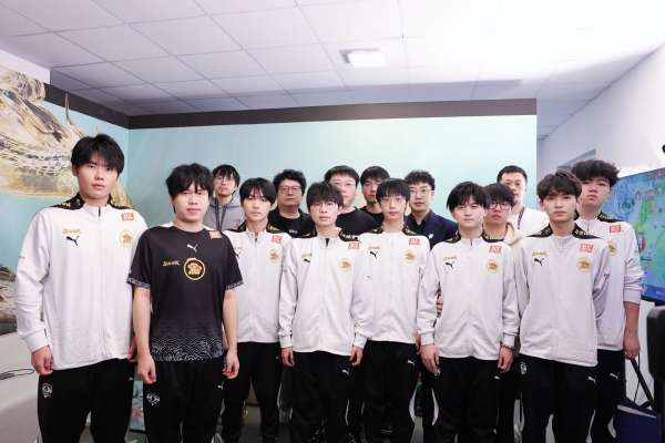 瓜主爆料钎城锁定某W战队，RW侠、WB和WE三选一