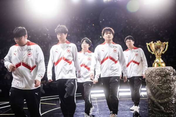 瓜主爆料钎城锁定某W战队，RW侠、WB和WE三选一
