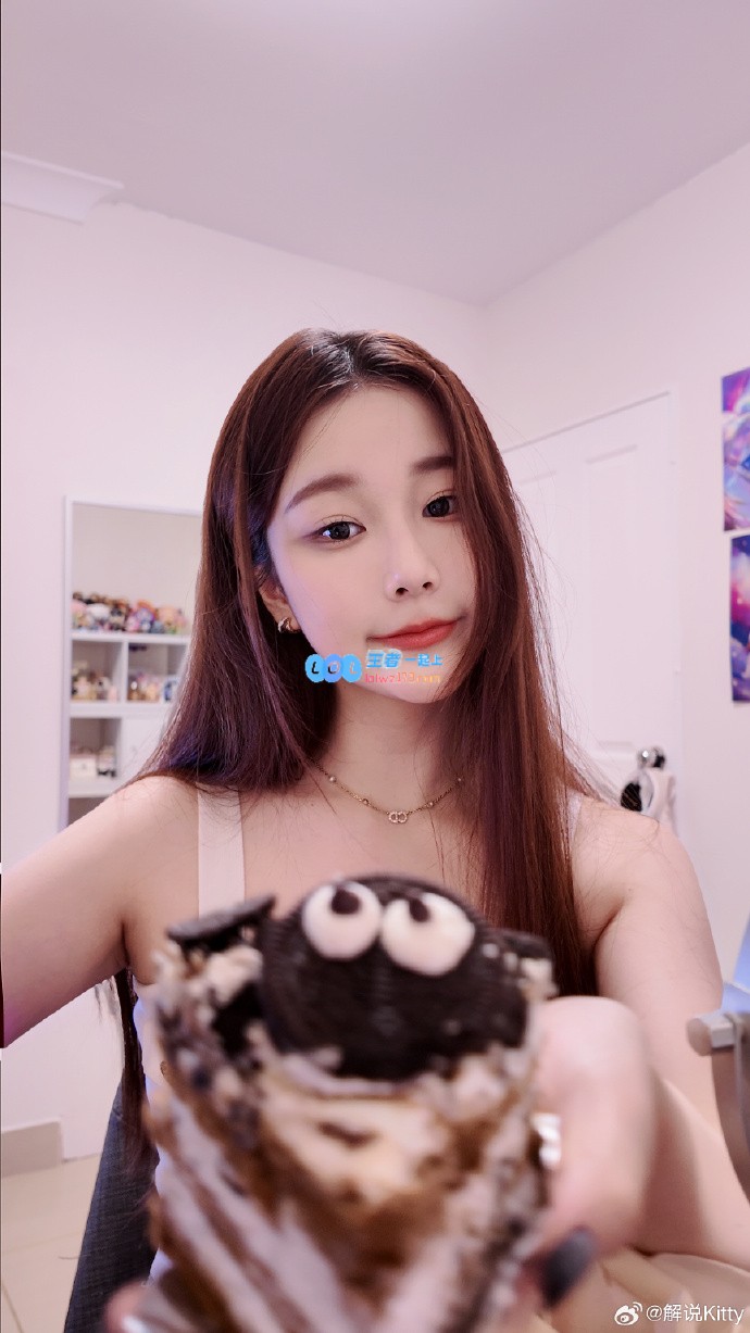 Kitty分享美食照：新年购入的小蛋糕～我已经全部美味享用了哦0.0