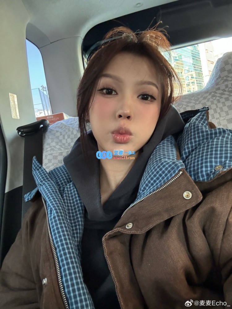无畏契约主持人麦麦分享个人照片：我的人生如画册般浪漫独特，尽显个性之美