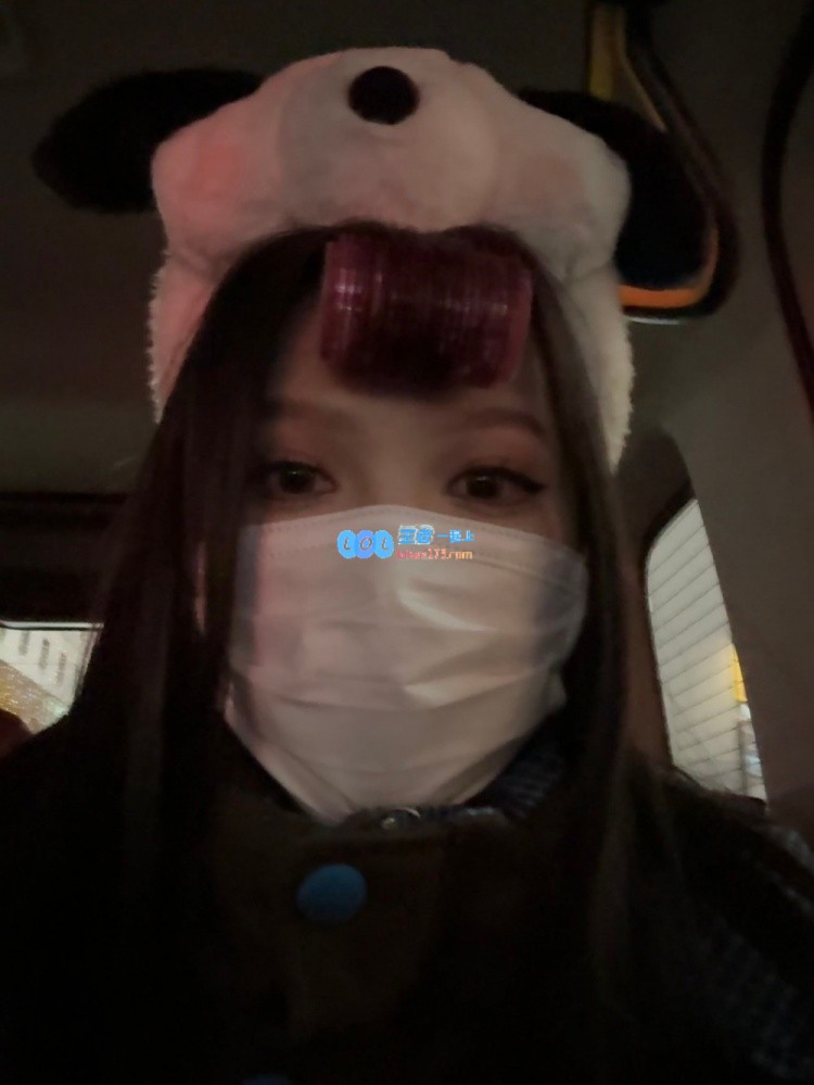无畏契约主持人麦麦分享个人照片：我的人生如画册般浪漫独特，尽显个性之美