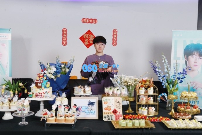 LNG发布辅助选手Zhuo生日庆祝照片：祝愿卓哥新的一岁实现所有心愿！