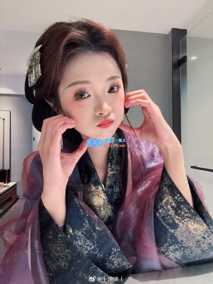 元宵节快乐！LPL主持人泱泱首次体验炸元宵，晒出美照分享节日喜悦