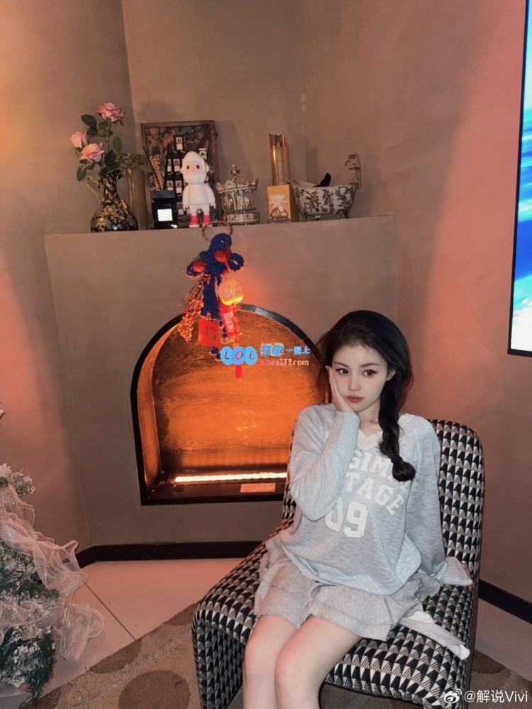 无畏契约赛事官方解说Vivi晒照：开心小记