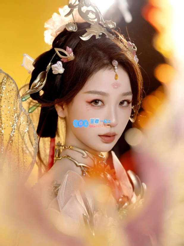 凤舞华服步步生花！和平精英品牌代言人虞书欣女帝造型返图