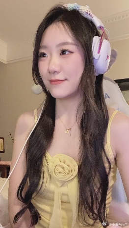 生日快乐！PCL美女主播小安感谢众多好友陪伴她度过特别的一天