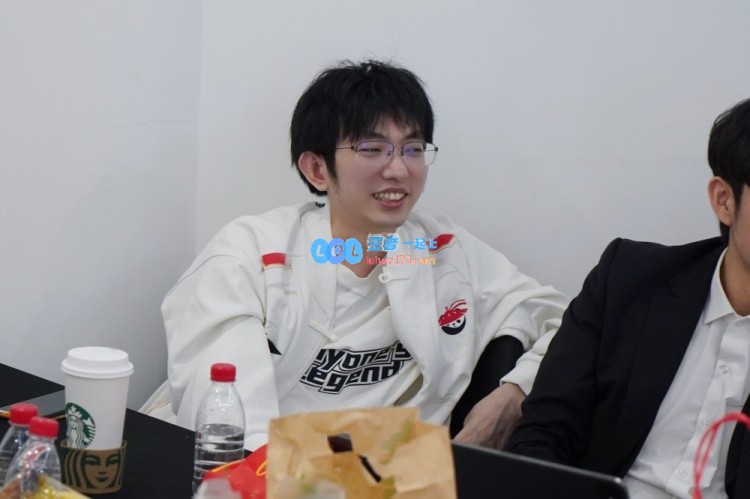 比赛尚未开赛却显紧张气氛：AL公开赛前返图，教练Tabe神色宛若“红温”逐渐发紫