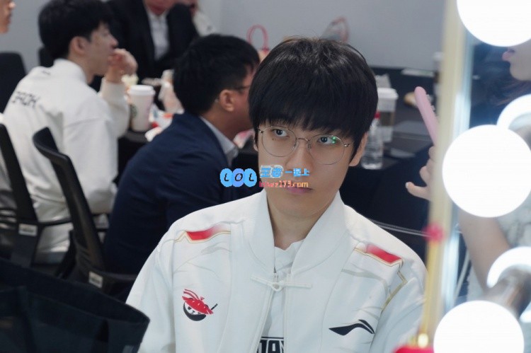 比赛尚未开赛却显紧张气氛：AL公开赛前返图，教练Tabe神色宛若“红温”逐渐发紫