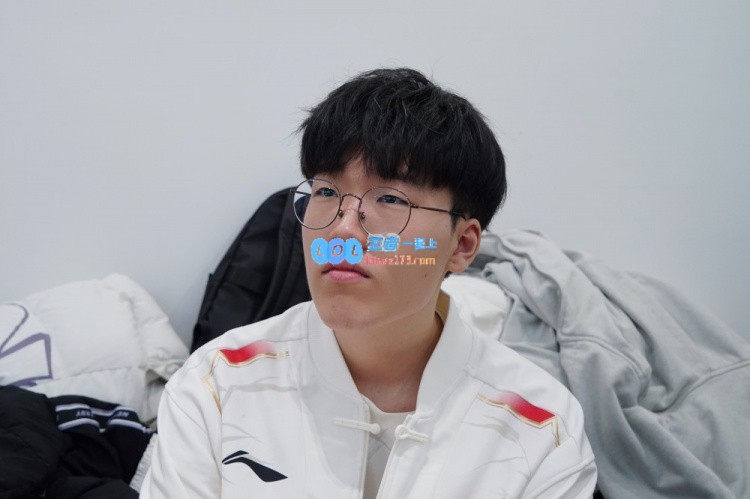 比赛尚未开赛却显紧张气氛：AL公开赛前返图，教练Tabe神色宛若“红温”逐渐发紫