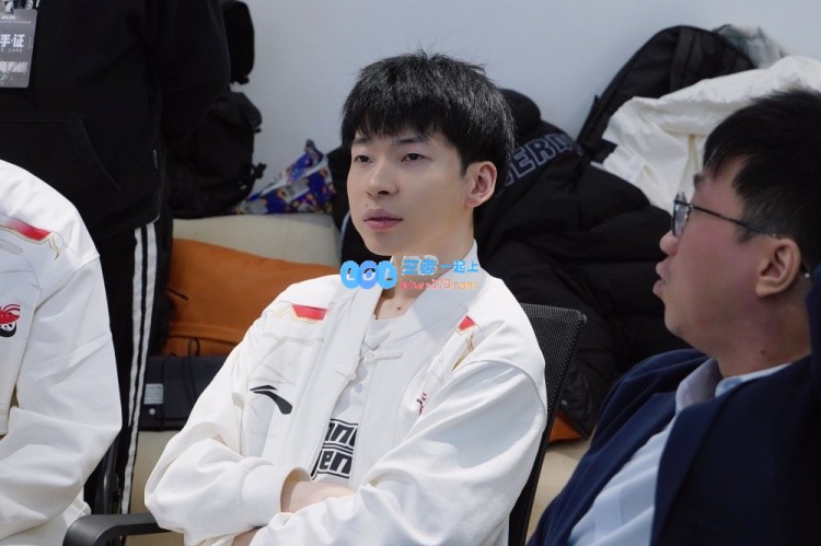 比赛尚未开赛却显紧张气氛：AL公开赛前返图，教练Tabe神色宛若“红温”逐渐发紫