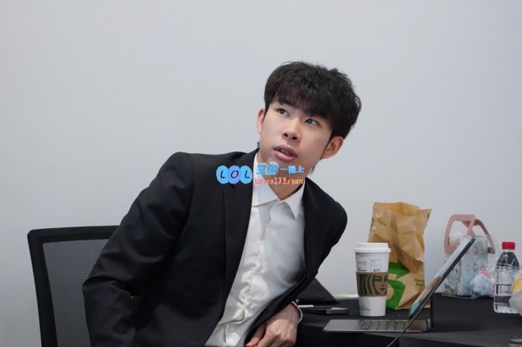 比赛尚未开赛却显紧张气氛：AL公开赛前返图，教练Tabe神色宛若“红温”逐渐发紫