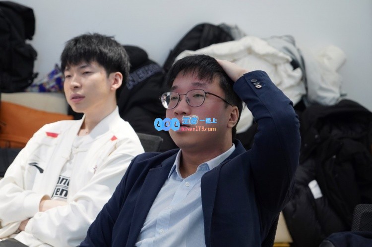 比赛尚未开赛却显紧张气氛：AL公开赛前返图，教练Tabe神色宛若“红温”逐渐发紫