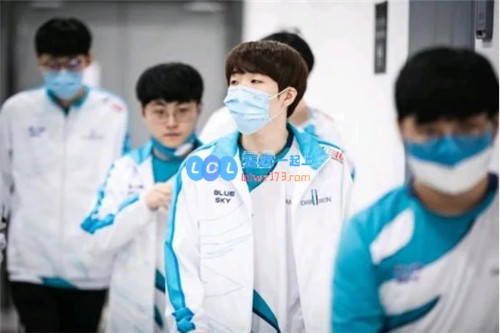 风哥深度分析LPL2018年实力巅峰2019年状态回落现今更注重作战而非运营