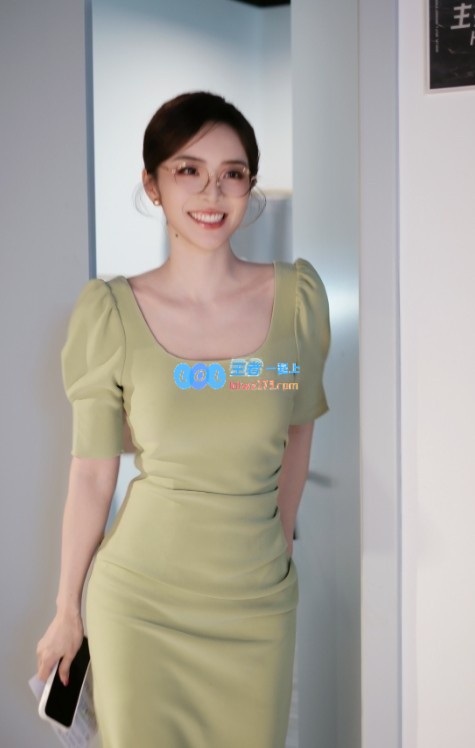 余霜分享：春天的薄荷曼波，淡绿色真是这个季节的完美搭配！