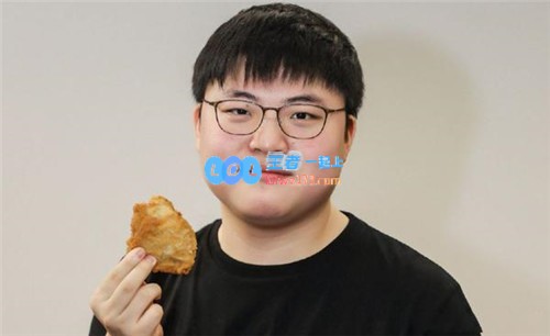 皇族战队急需精神领袖PDD直播呼吁UZI回归共同重燃荣耀信仰