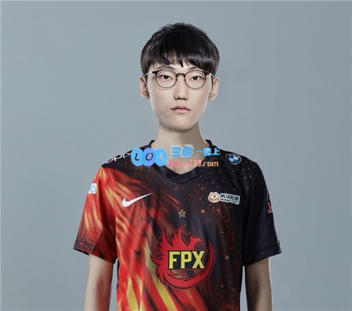 Nuguri首次体验LOL游戏时排队等候，看到前面庞大的人数感到震惊