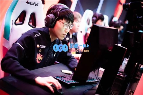 小天回归后强势称霸韩服FPX因非法四排引发热议与争论