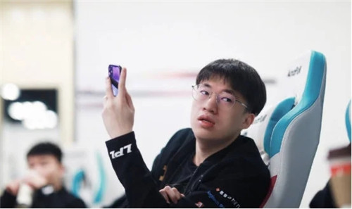 网友创作LPL上单生态图Shy哥与Zoom分别被评为最强进攻与防御角色