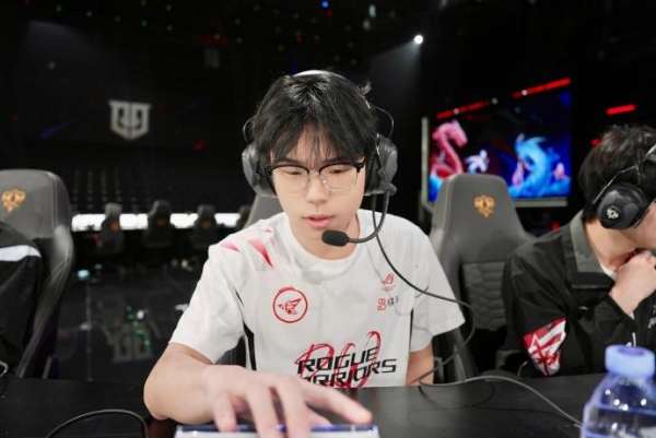济南RW侠发布赛前返图：今天也加油！