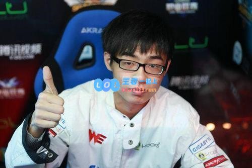 前WE、EDG知名辅助卷毛微博被盗，调侃称是不是要被带走了的预兆？