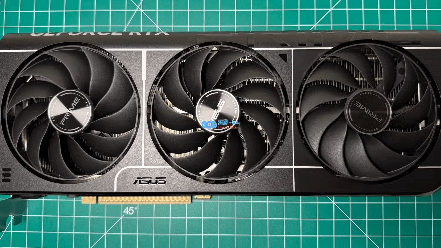 外媒对华硕RTX5070Ti显卡的评价：与前一代相比性能提升并不明显