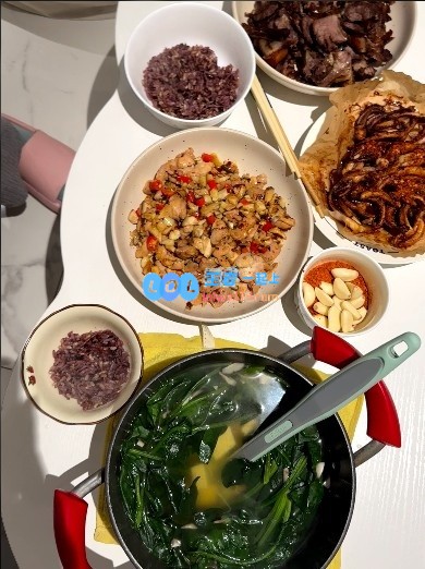 余霜激情分享健身日常：臀腿训练与普拉提结合，最近状态超好！