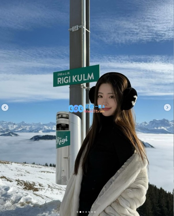 Ming绯闻女友1saye分享雪地照：高领毛衣搭配美景真是绝配呢！