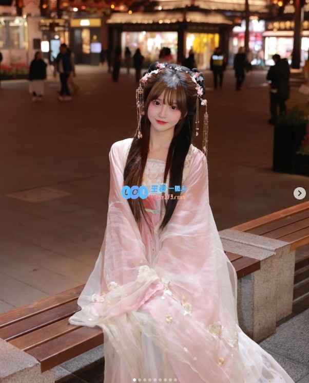 《完蛋美女》韩剧演员mj分享旅游趣照：与姐妹游玩上海豫园尽享美好时光